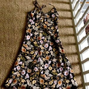 H&M floral midi dress. Hardly worn and perfect for fall 🍂